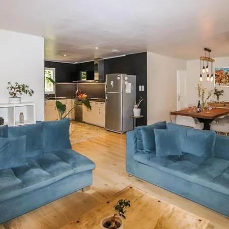Lovely In With Private Swimming Pool, Be Inside Or Outside Tavel